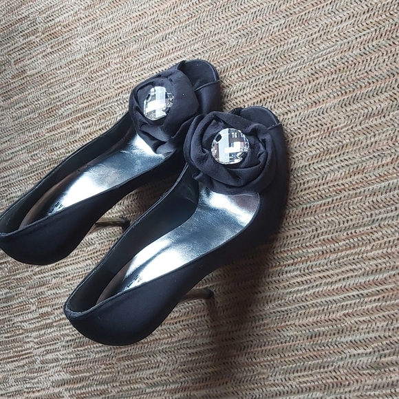 Shoes - Picture 4 of 4